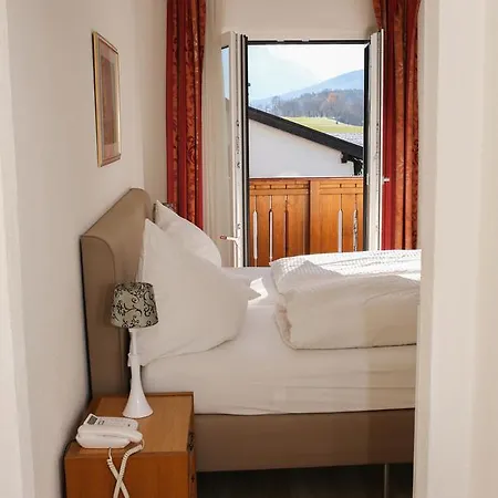 Hotel Sonnenhof - Bed & Breakfast & Appartements Otel 3*